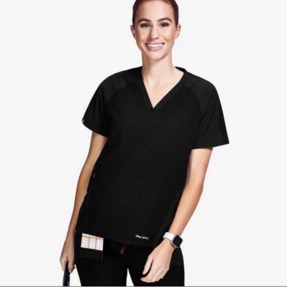 Figs Women's Black V-Neck Short Sleeve Scrub Top